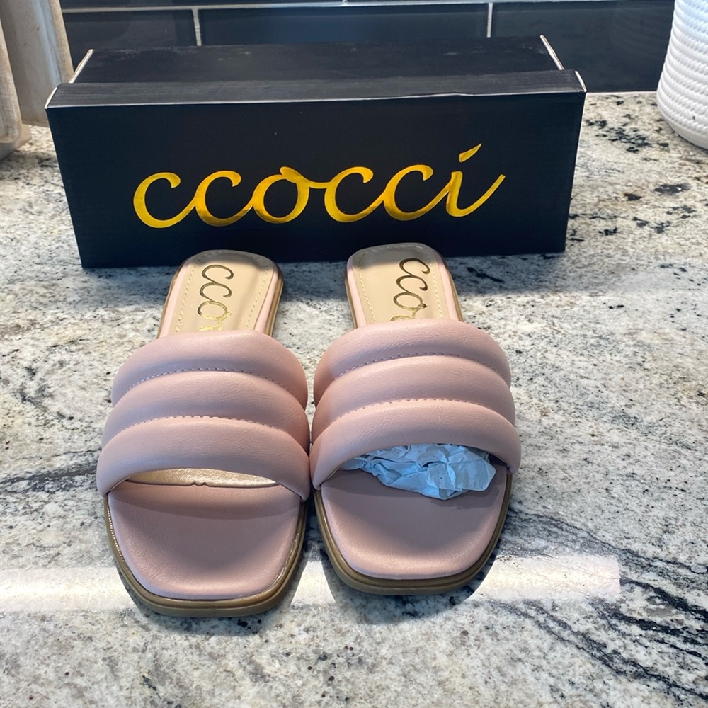 NWT BLUSH PINK PADDED SLIDES